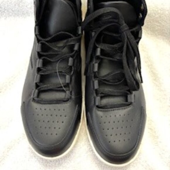 Under Armour Charged Pivot lace-up sneaker NWOT Size 8 - Picture 1 of 8